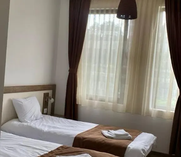 бялата къща 3*